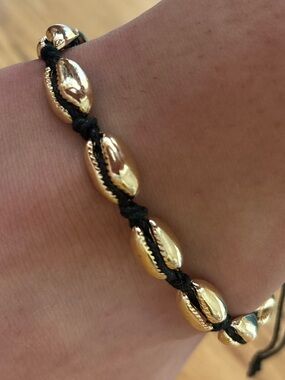 Gold tone Cowrie anklet Bracelet adjustable